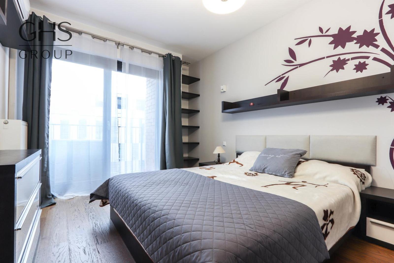 Beautiful In The Center, Angel Appartement